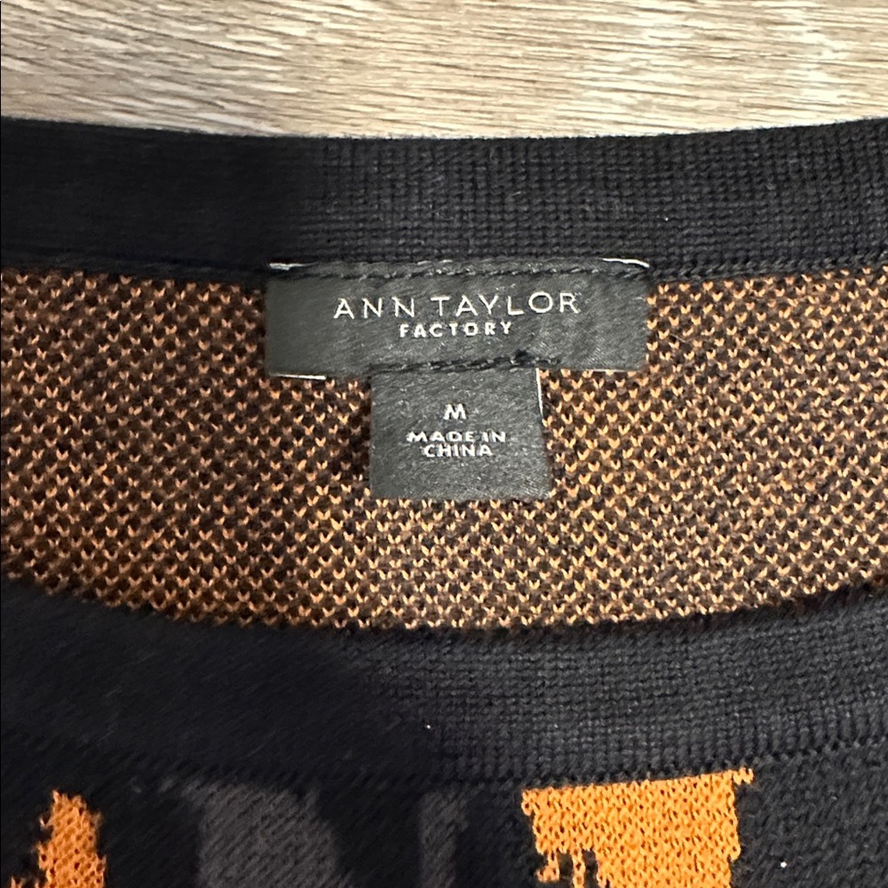 Ann Taylor Leopard Print Sweater in Orange, Black and Gray - Size M - Picture 3 of 5